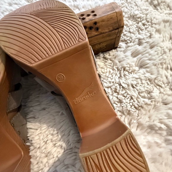 DANSKO Demetra Taupe Peep Tow Sandal Sz 39 - Picture 14 of 15